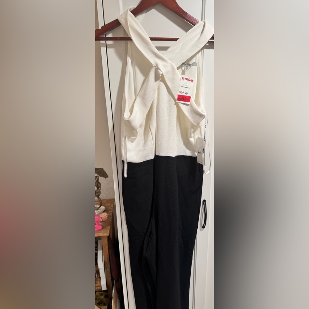 Julia Jordan Elegant Cream Dress